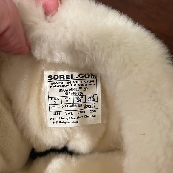 Sorel ladies Snow Angel Boots size 5. NL1840-234 Thinsulate. Tan and black - Picture 9 of 9